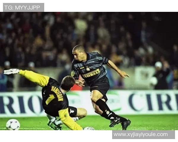 足坛巨星背后的传奇故事与奋斗历程揭秘